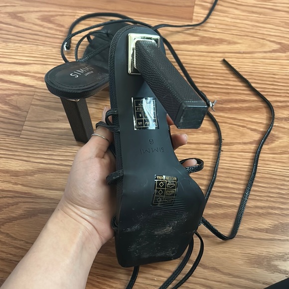 Strappy heels - Picture 2 of 3